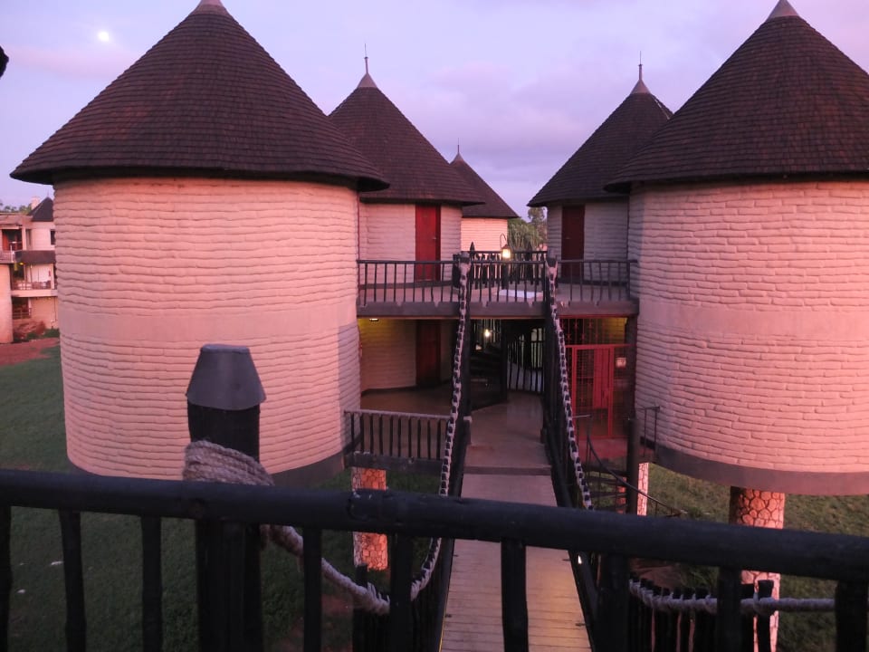 Außenansicht Salt Lick Safari Lodge