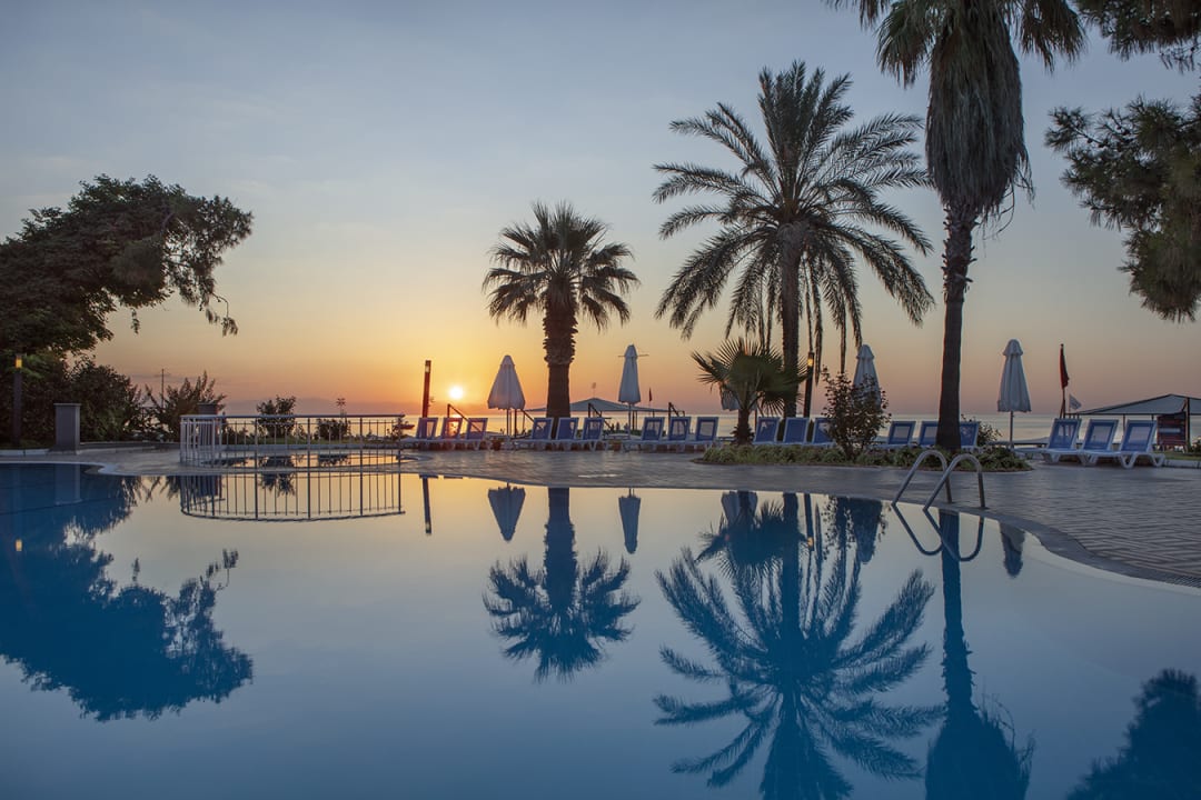 Pool Hotel Grand Ring