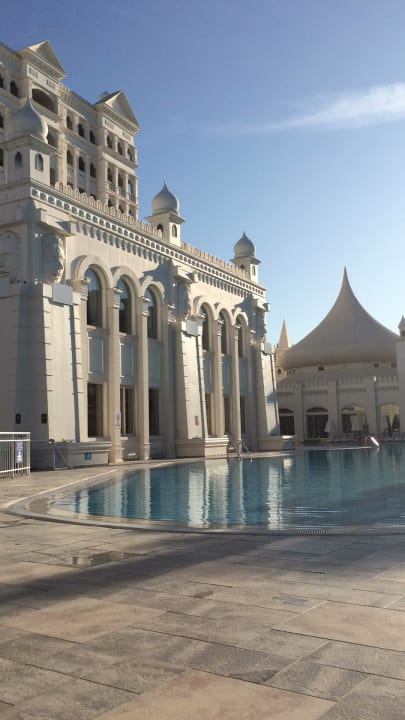 Pool Kamelya Aishen Club