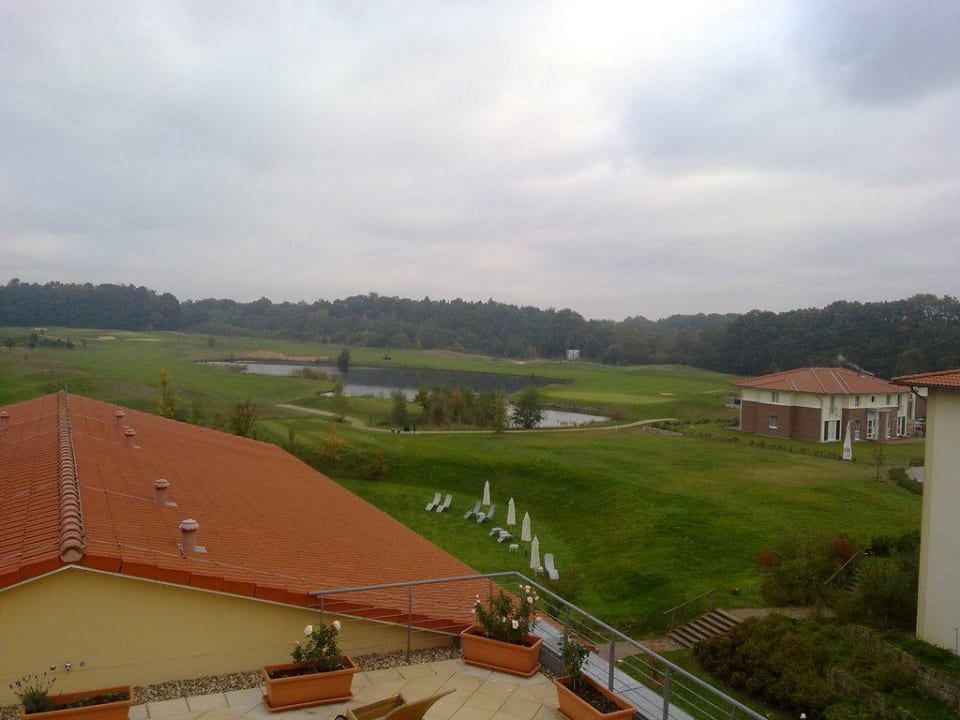 Blick auf Garten und Golfplatz Best Western Premier Castanea Resort Hotel