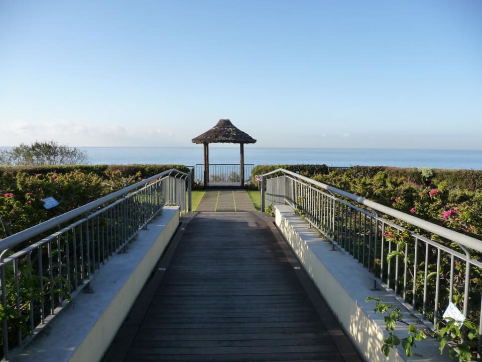 Ende der Gartenanlage mit Aussichtspunkt zum Meer Hotel Porto Mare - PortoBay