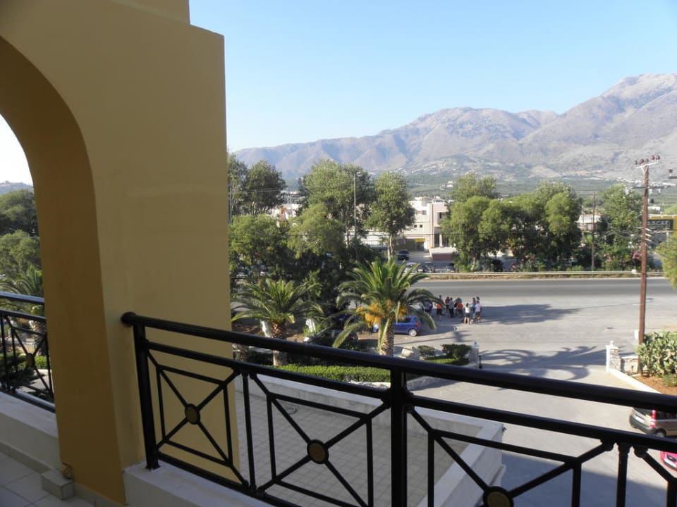 Blick auf die Straße Vantaris Luxury Beach Resort