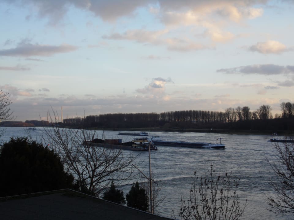 Außblick vom Zimmer auf den Rhein Hotel Haus Rheinblick