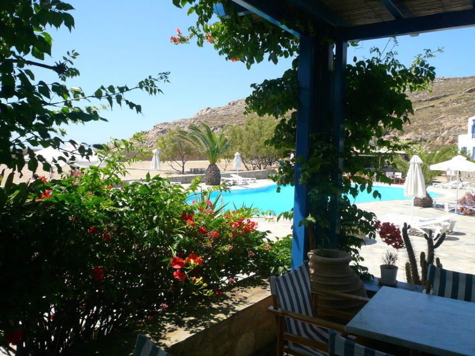 Frühstücksterrasse mit Poolblick Myconian Sunrise Relais & Chateaux Hotel