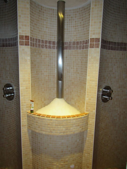 Frischeis zum Abkühlen nach Saunagang Göbel's Hotel Quellenhof