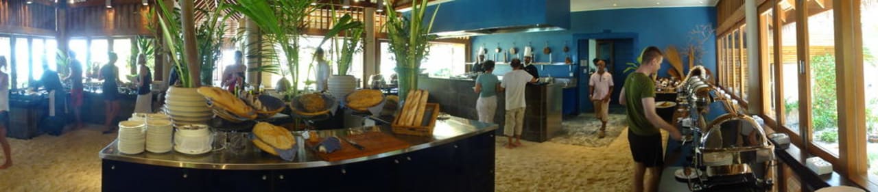 Umfangreiches Büffet Veligandu Maldives Resort Island
