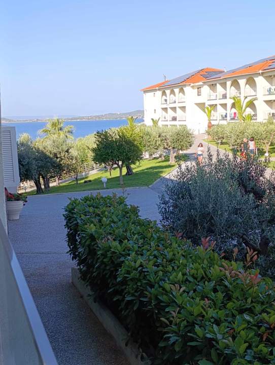 Außenansicht Akrathos Beach Hotel