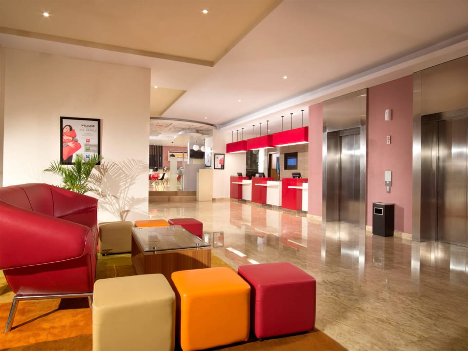 Lobby ibis Hotel Jakarta Senen