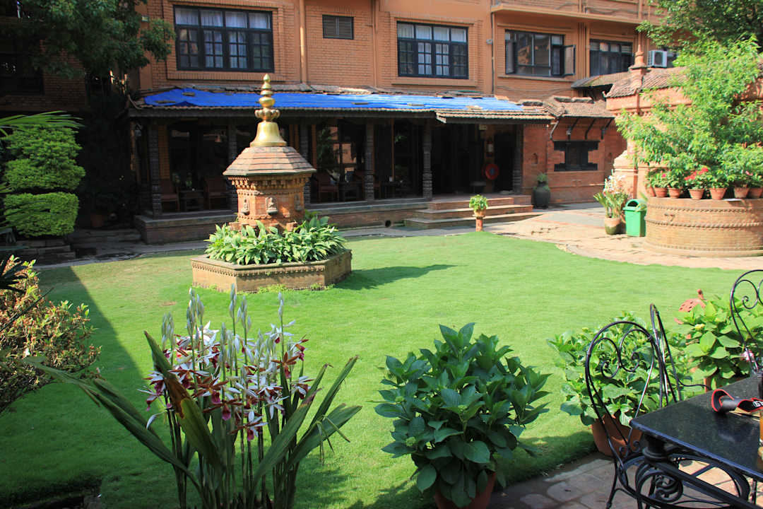 Kleiner Stupa vom Frühstücksbereich aus im Garten Guesthouse International
