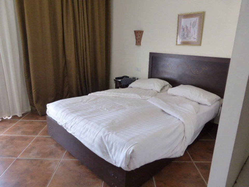 Sehr schmale Doppelbetten Three Corners Sea Beach Resort