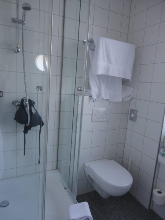 Unser Bad. Schön hell und mit Fenster Best Western Hotel Heidehof
