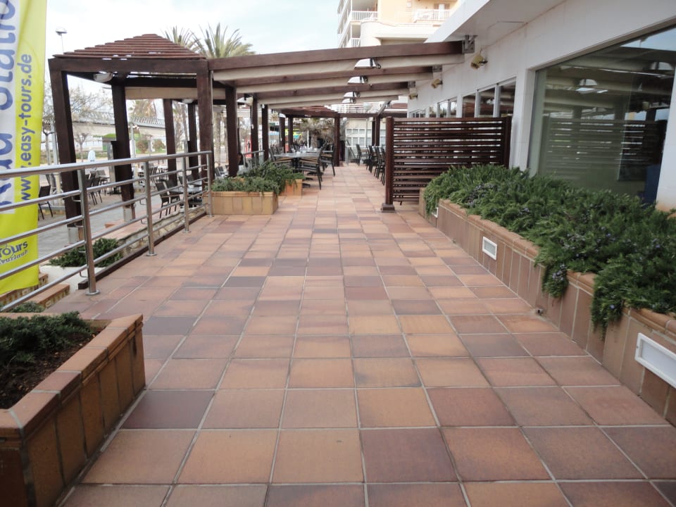 Eingangsbereich und Terrasse AYA Seahotel - Adults only