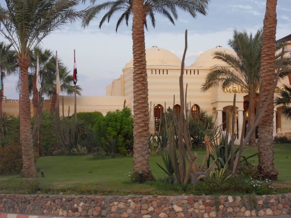 Seitlicher Hotelblick Jaz Makadi Oasis Resort