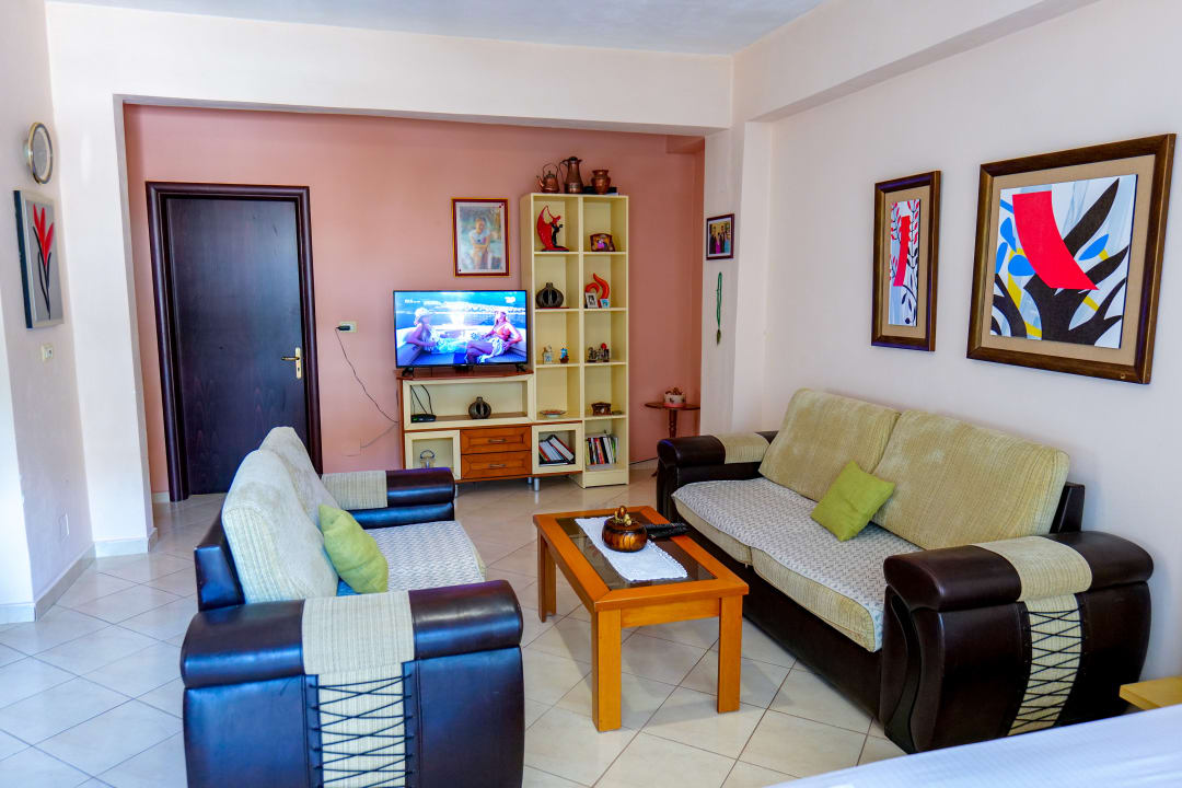 Zimmer Joyous Apartments