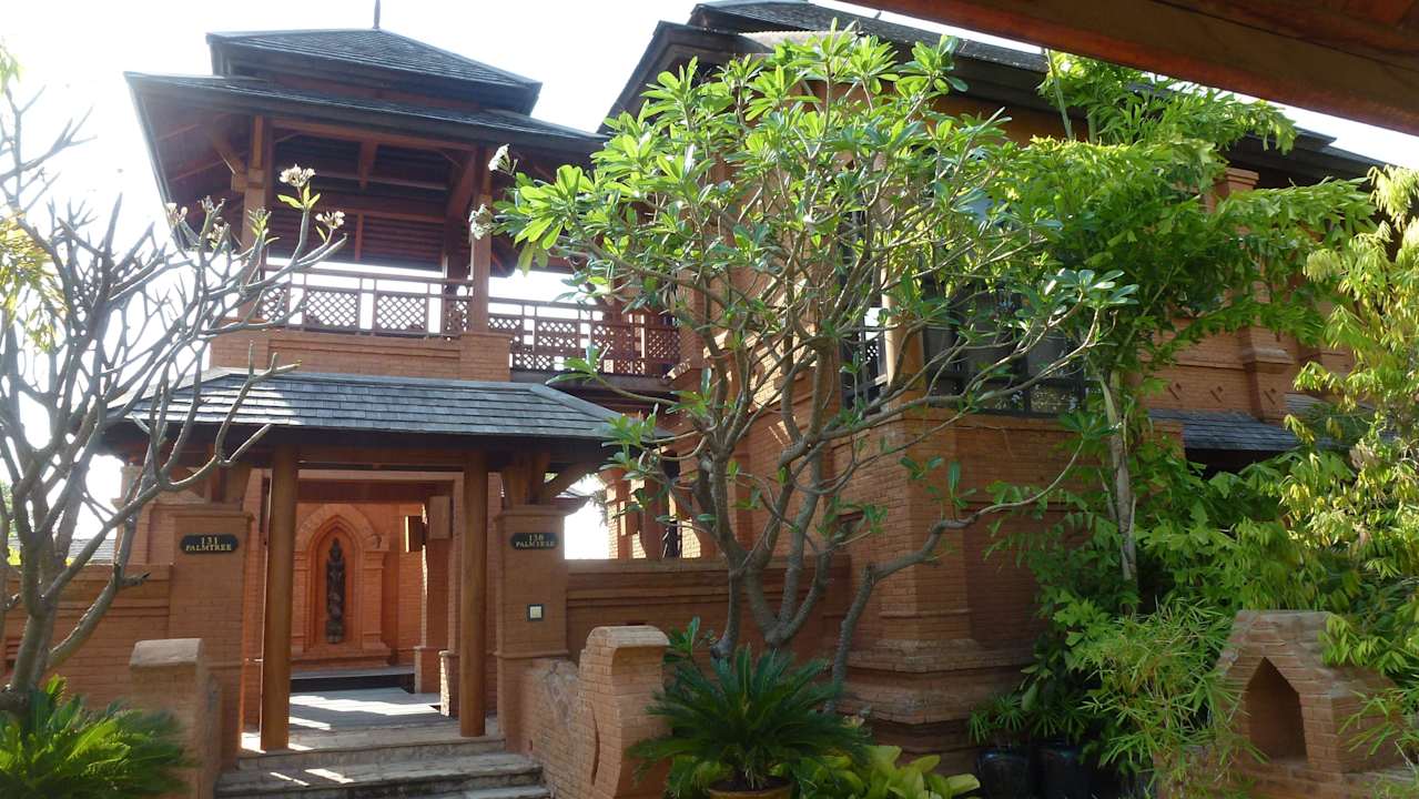 Eingang zur Villa mit Aussichturm zu den Pagoden Aureum Palace Hotel & Resort Bagan