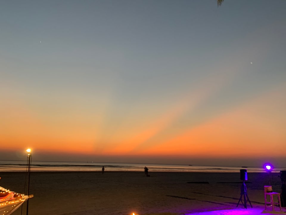 Ausblick Apsara Beachfront Resort & Villa - Resort