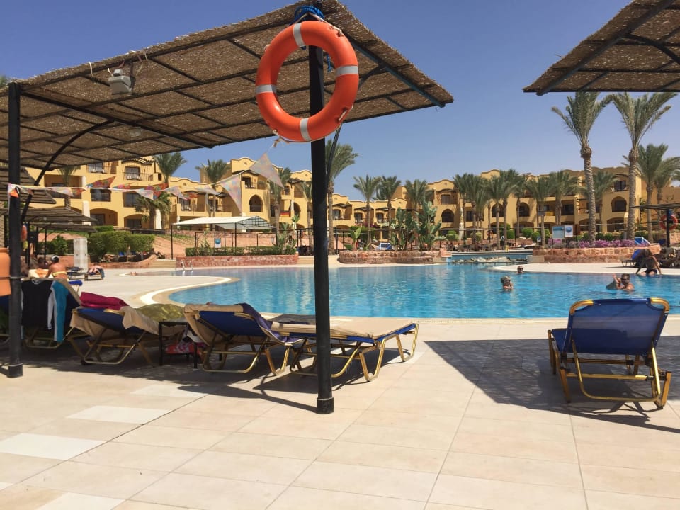 Blick auf Pool und Hotel Jaz Solaya