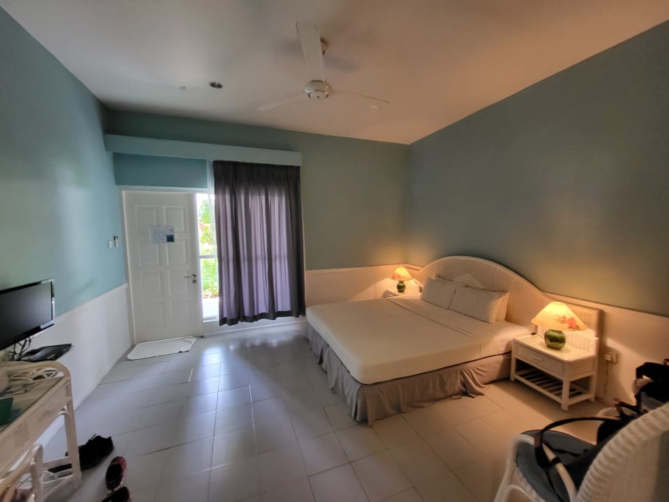 Zimmer Equator Village Resort