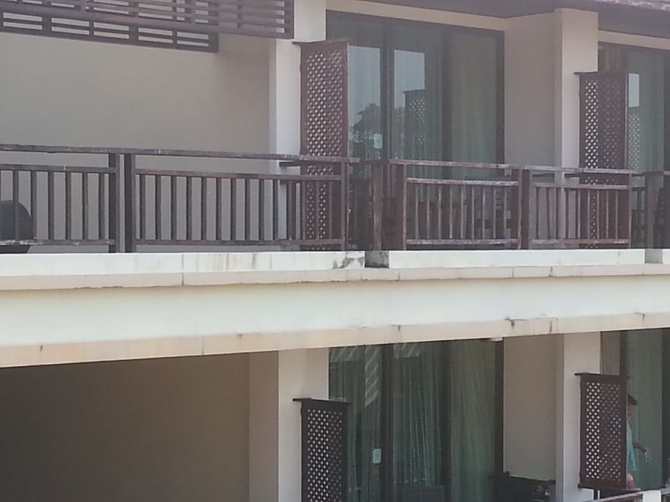 Fassade, Brüstung Streben teilweise lose, hier zusehen vorhe Kacha Resort & Spa, Koh Chang