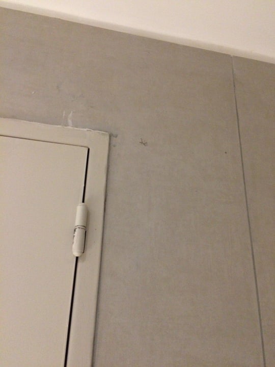 Mangelnde Sauberkeit im Badezimmer Hotel Dazzler Palermo