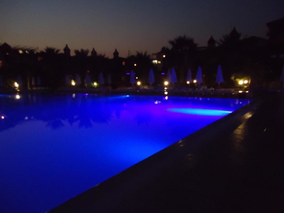 Ruhepool bei Nacht Saphir Hotel & Villas