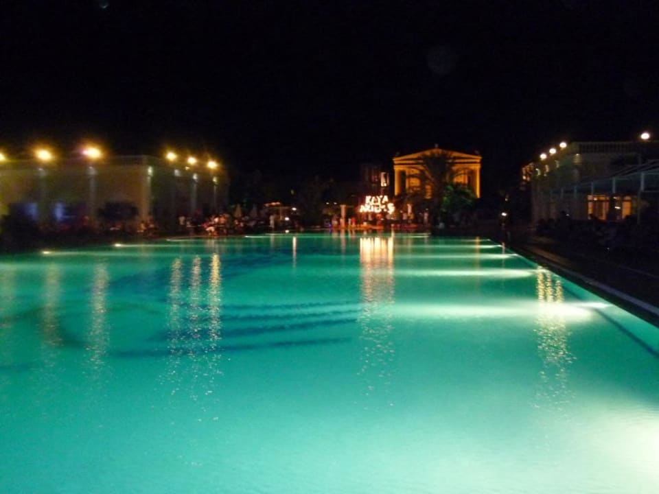 Pool -Nachtaufnahme Kaya Artemis Resort