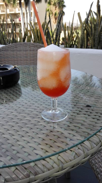 Cocktail besteht aus 85% Slush Eis  Be Live Tenerife - Adults only