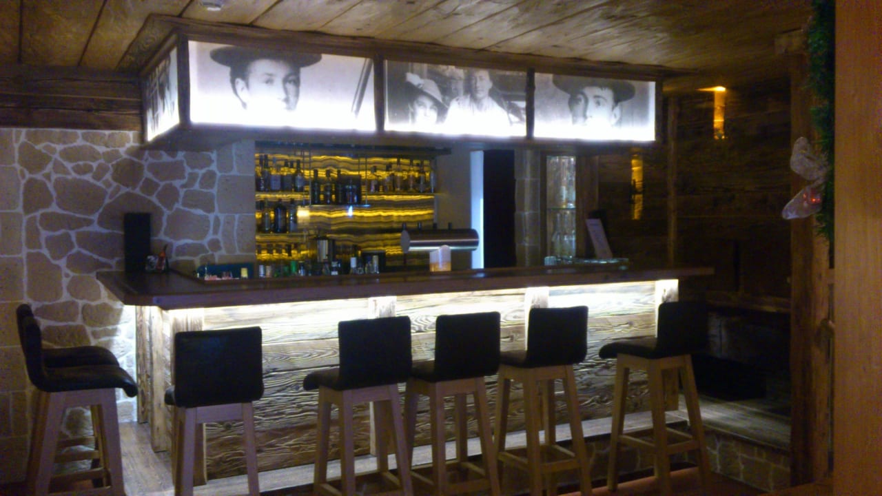 Bar Alm- & Wellnesshotel Alpenhof