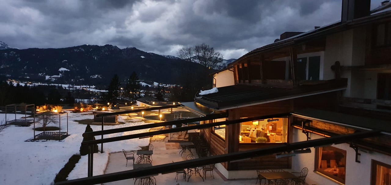 Außenansicht Alm- & Wellnesshotel Alpenhof