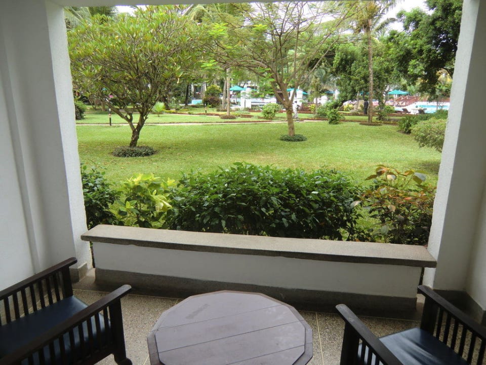 Veranda des ebenerdigen Zimmers Hotel Southern Palms Beach Resort