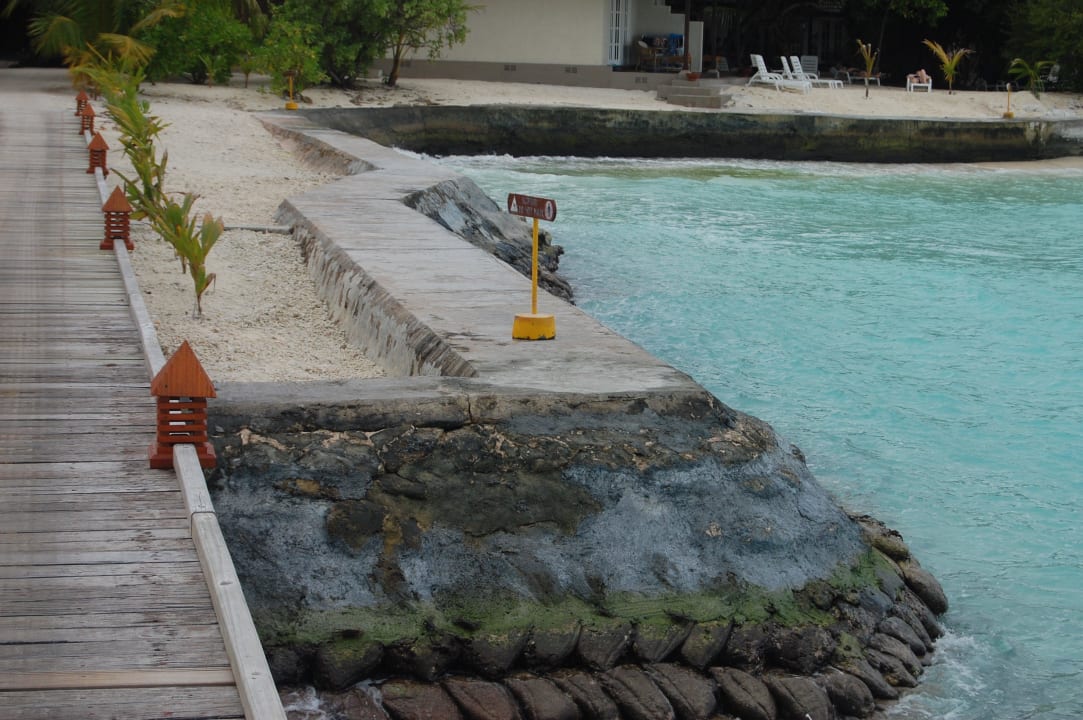 Mauer beim Südsteg  Adaaran Select Meedhupparu Island Resort - Premium All Inclusive