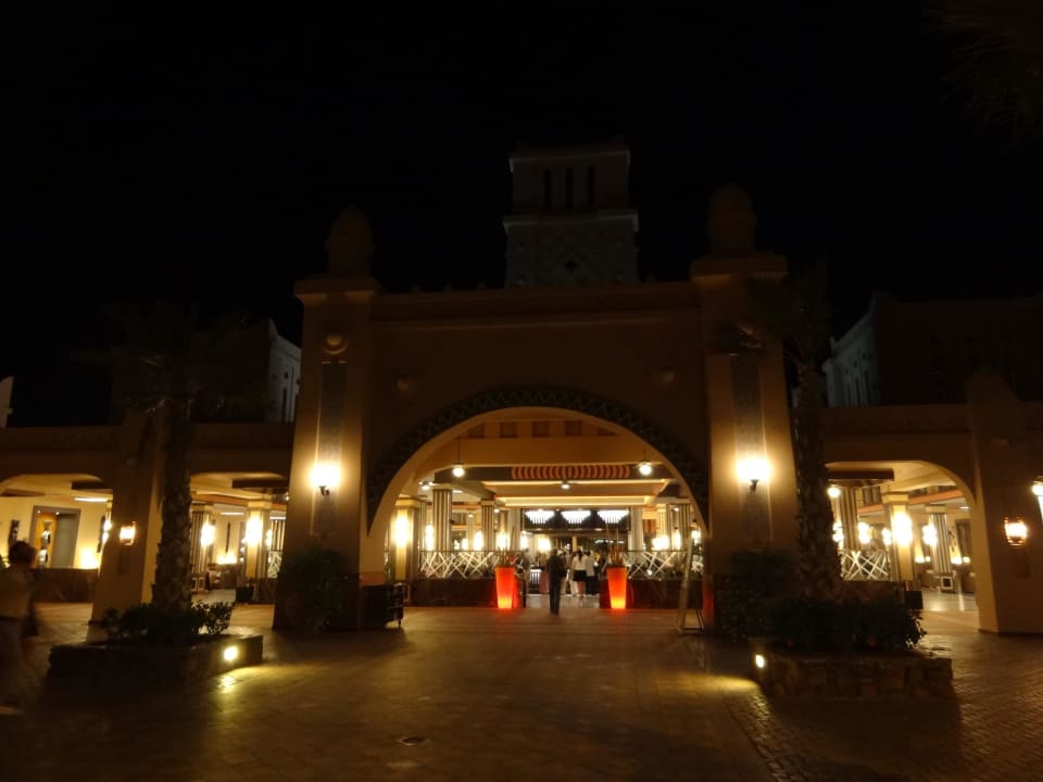 Blick auf die Lobbybar bei Nacht Hotel Riu Touareg