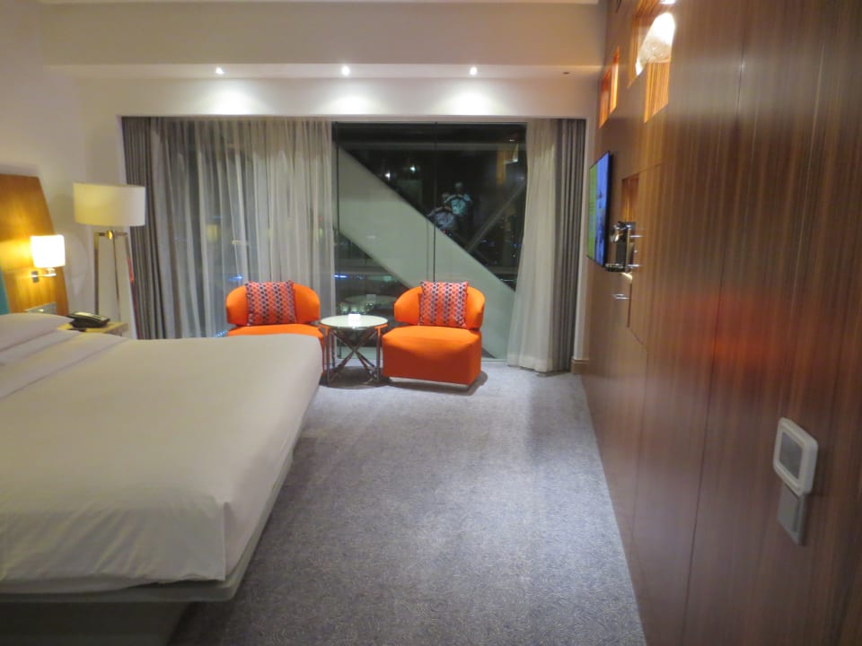 Zimmer Andaz Capital Gate Abu Dhabi - a concept by Hyatt