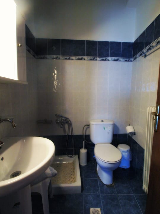 WC at Standard rooms Apartment To Limanaki