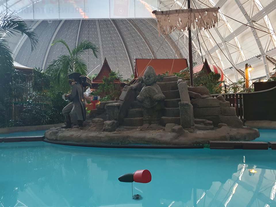 Pool Tropical Islands Resort