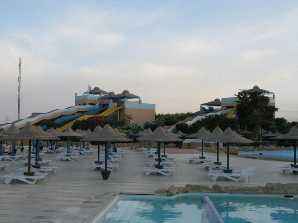 Morgens um 9 Uhr Titanic Resort & Aqua Park