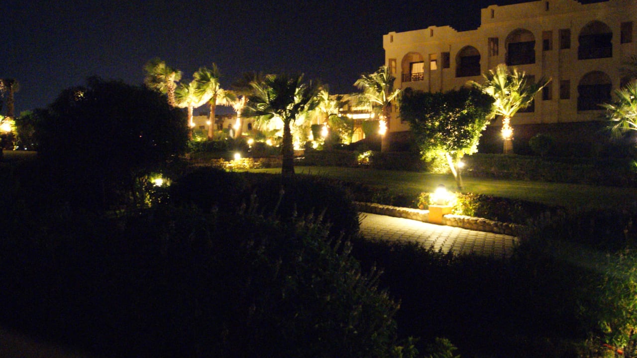 Nocny widok z tarasu Charmillion Club Resort