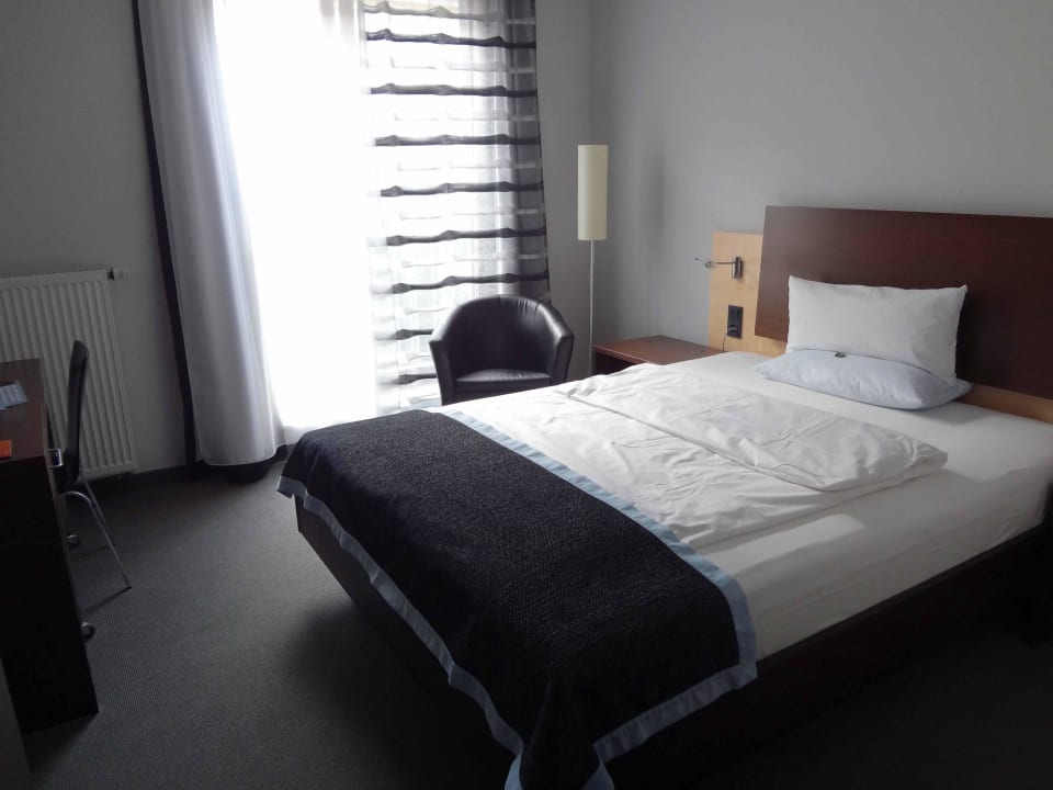 Zimmer 304 - Bett Schiller 5 Hotel