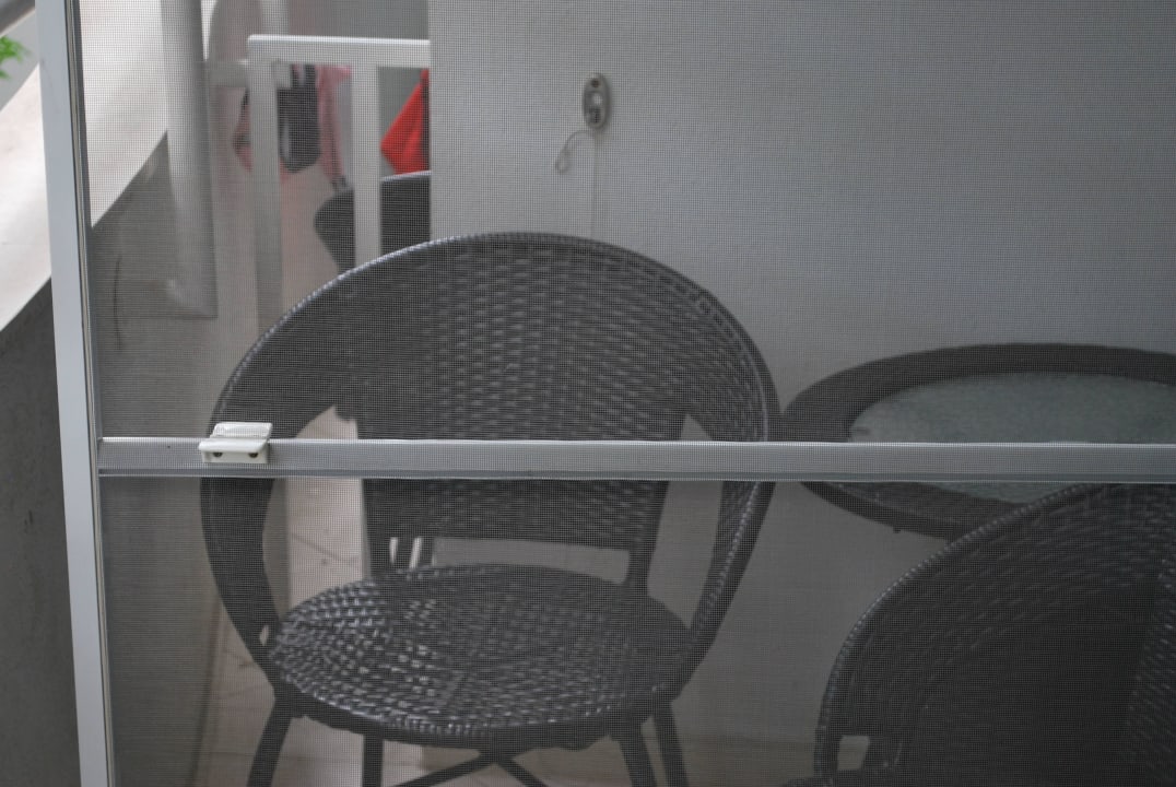 Balkon mit Bestuhlung und Fliegengitter Effect Grand Victoria Hotel