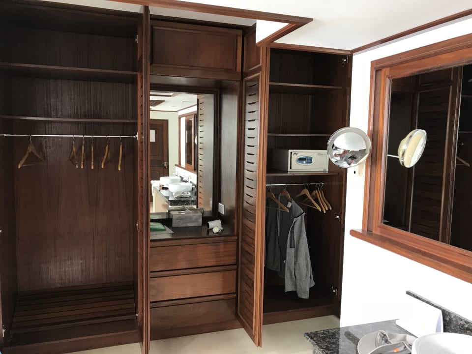 Geräumiger Kleiderschrank Le Domaine de La Reserve