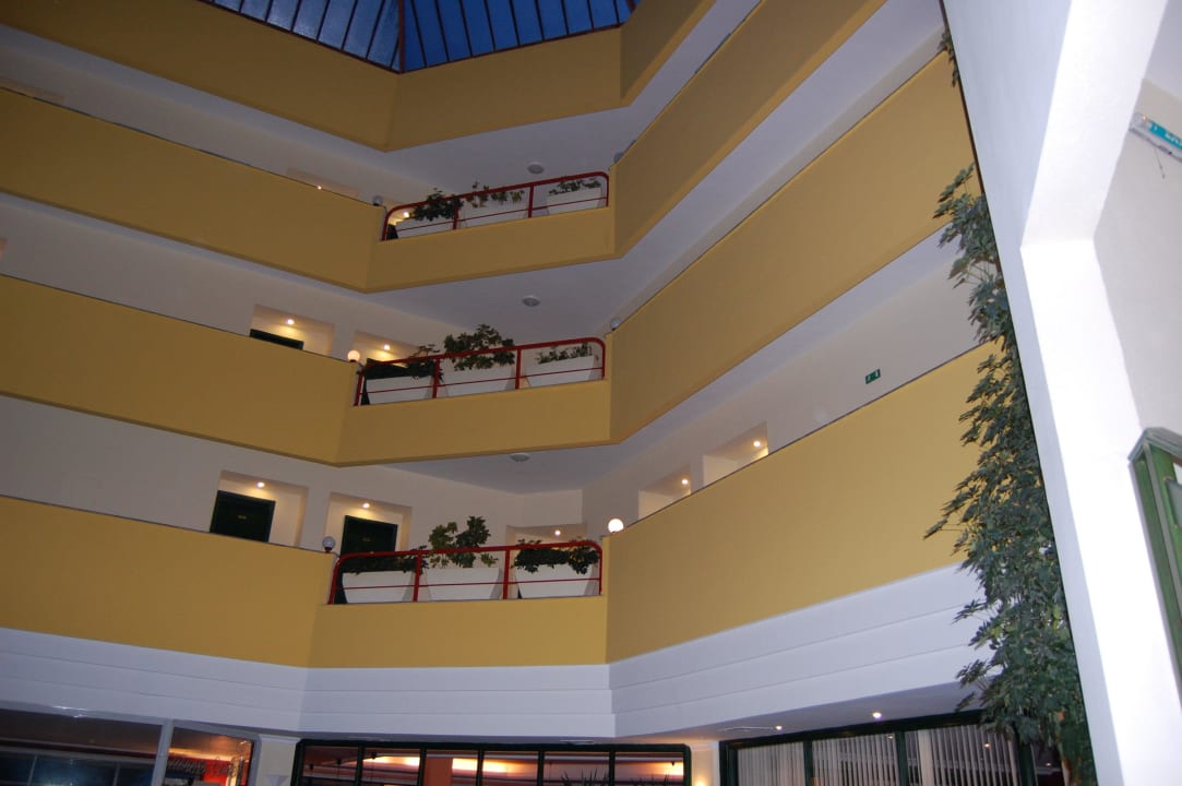 Treppenhaus vom Innenpool Hotel Miramare Beach