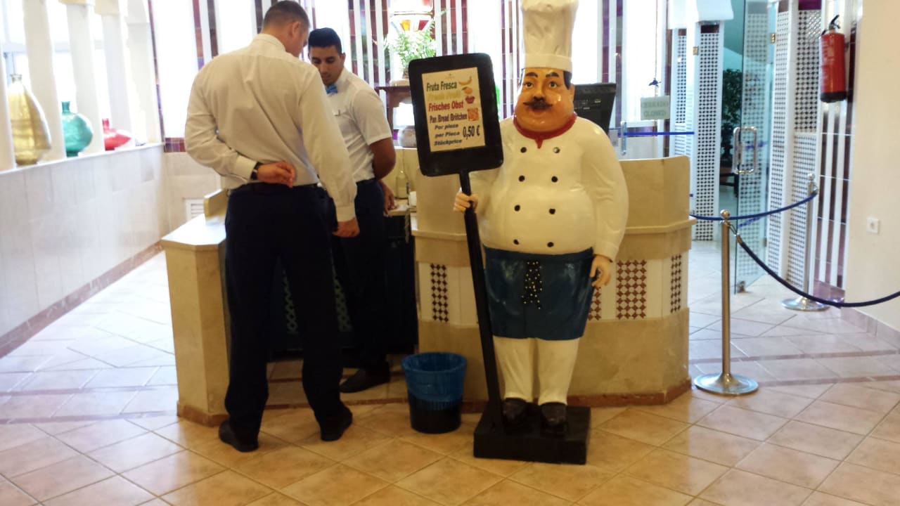 Man musste immer seine Zimmerkarte vorzeigen, blöd Abora Buenaventura by Lopesan Hotels