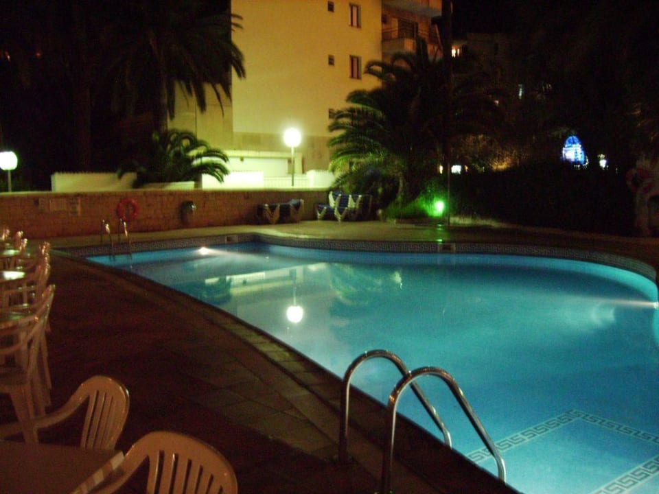 Pool bei Nacht Be Live Marivent - Adults only