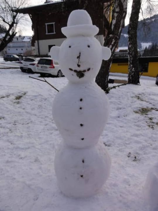 Schneemann Olaf im Garten Alpina Wagrain