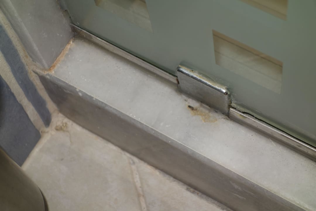 Schimmel in der Dusche im Bad Princesa Yaiza Suite Hotel Resort