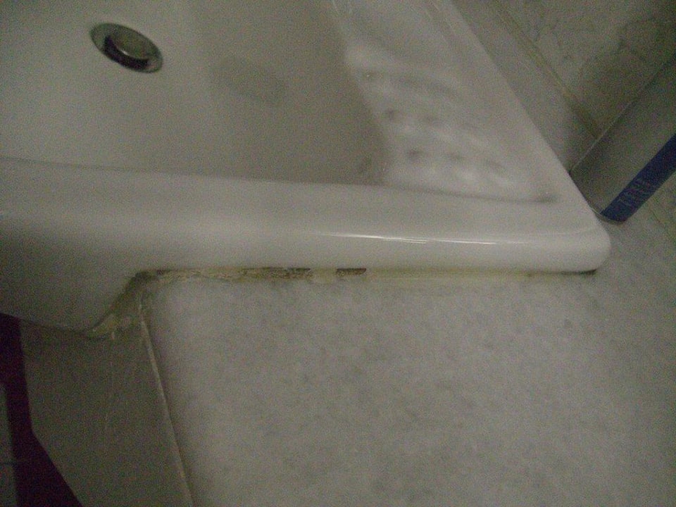 Waschbecken - marode und dreckig Vantaris Palace