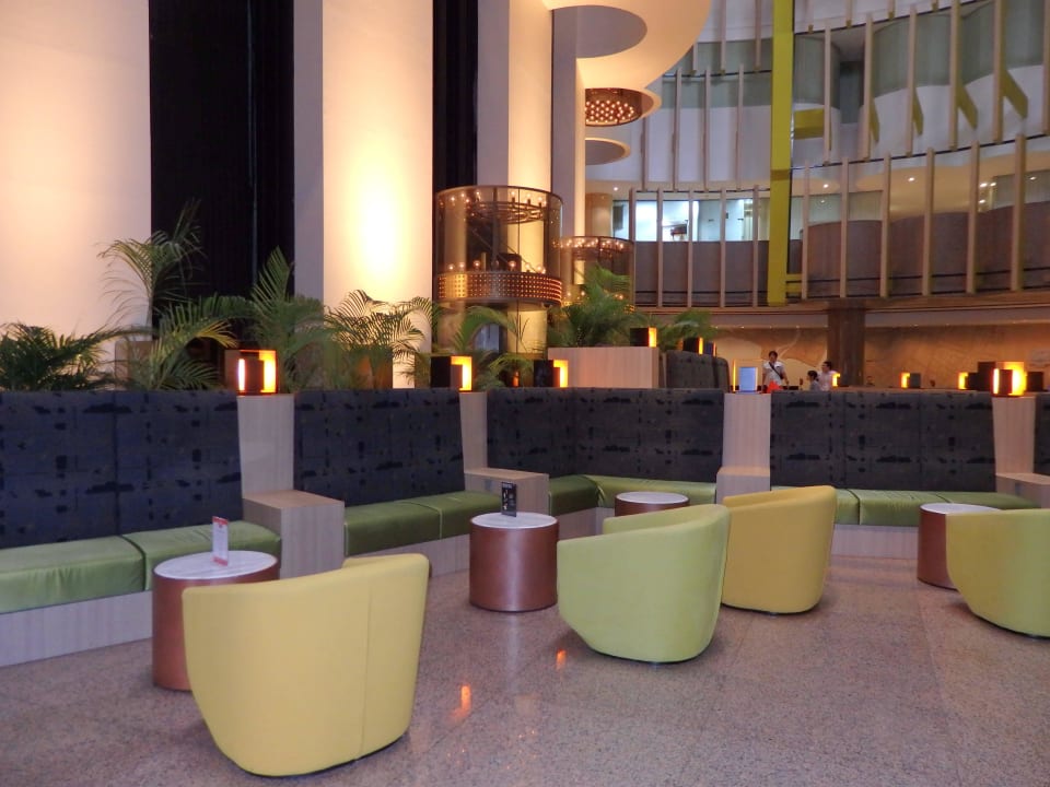 Empfang Holiday Inn Singapore Atrium