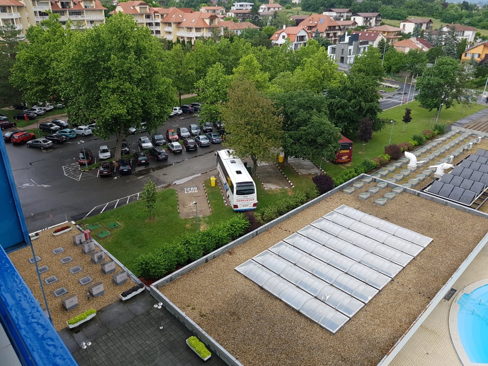 Blick auf den Parkplatz Danubius Hotel Annabella
