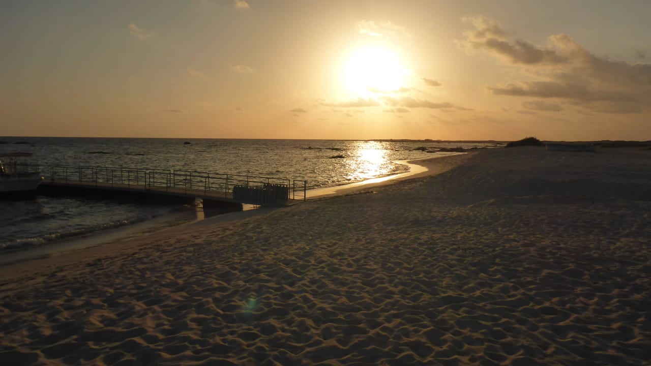 Abendstimmung am Strand Wyndham Garden Salalah Mirbat