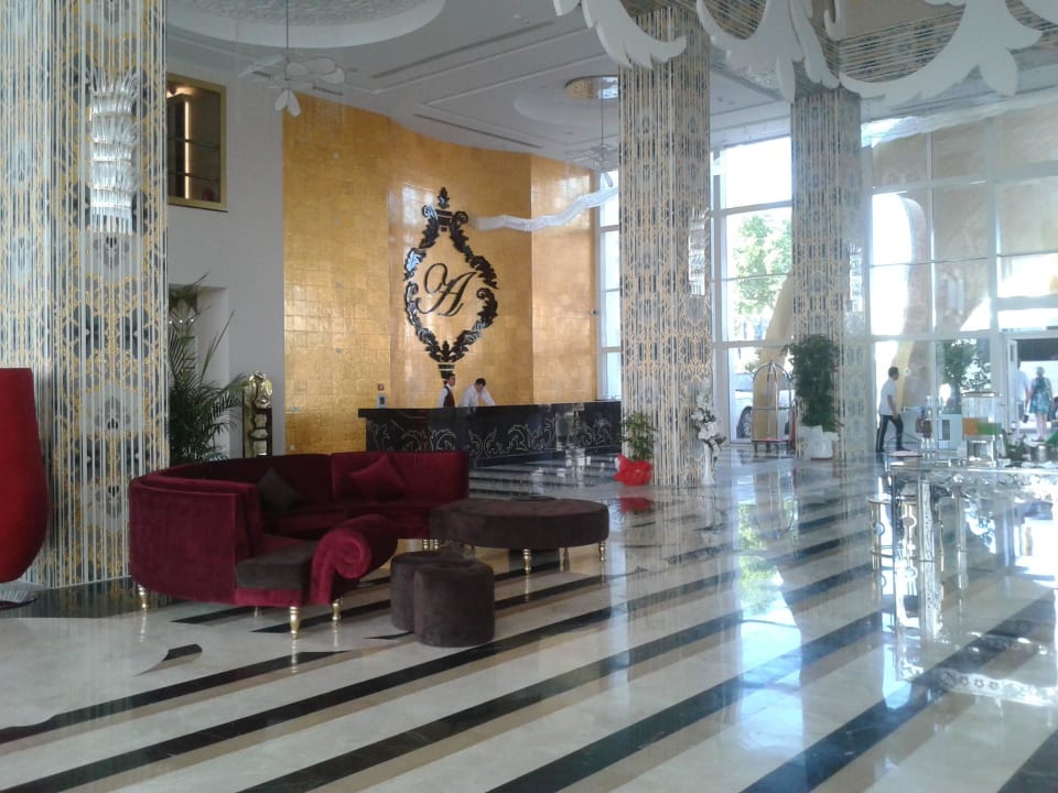 Lobby Azura Deluxe Resort & Spa Hotel